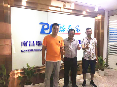 千里探望華中團(tuán)隊(duì)，吹響廠房車間通風(fēng)降溫沖鋒號(hào)