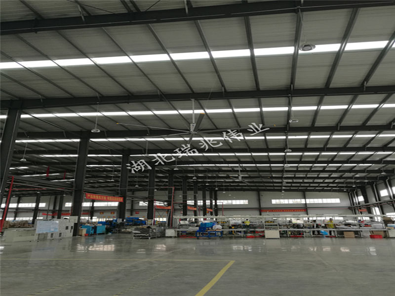 大型工業(yè)風(fēng)扇通風(fēng)換氣降溫給你一個良好的工作環(huán)境