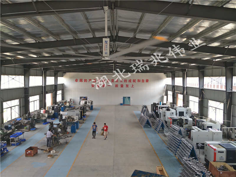 安裝大型工業(yè)風(fēng)扇使廠房車間降溫問(wèn)題得到有效解決