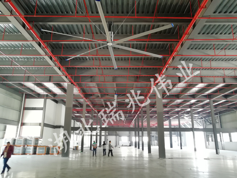 瑞泰風(fēng)工業(yè)大吊扇，是您調(diào)節(jié)廠房空氣必備的好幫手！一年四季皆可用！