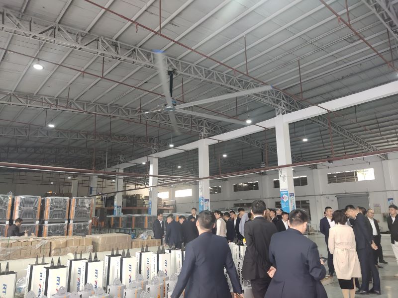 在夏天車間降溫很重要，工業(yè)大風(fēng)扇剛好滿足你的需求！