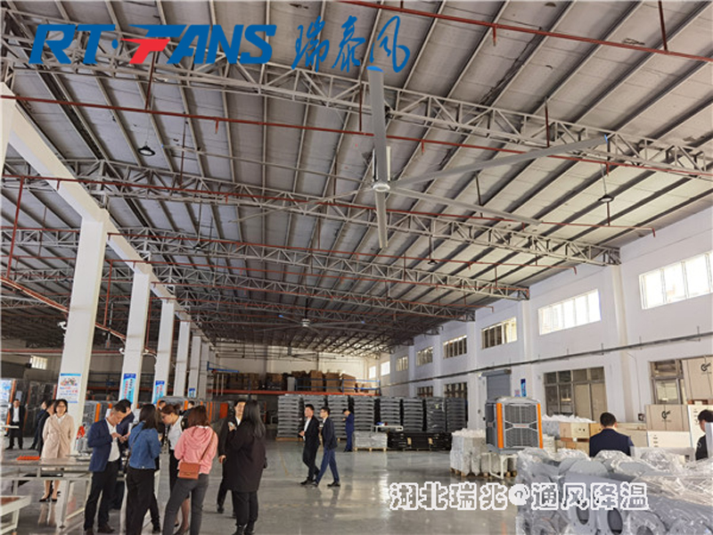 高大空間降溫只需一臺(tái)工業(yè)大風(fēng)扇！
