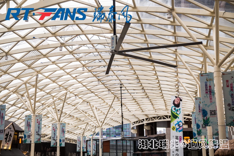 工業(yè)大風(fēng)扇產(chǎn)生的自然微風(fēng)，給人感受到4-6攝氏度的溫差！